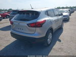 2018 Nissan Rogue Sport S Серебряный vin: JN1BJ1CP8JW160164