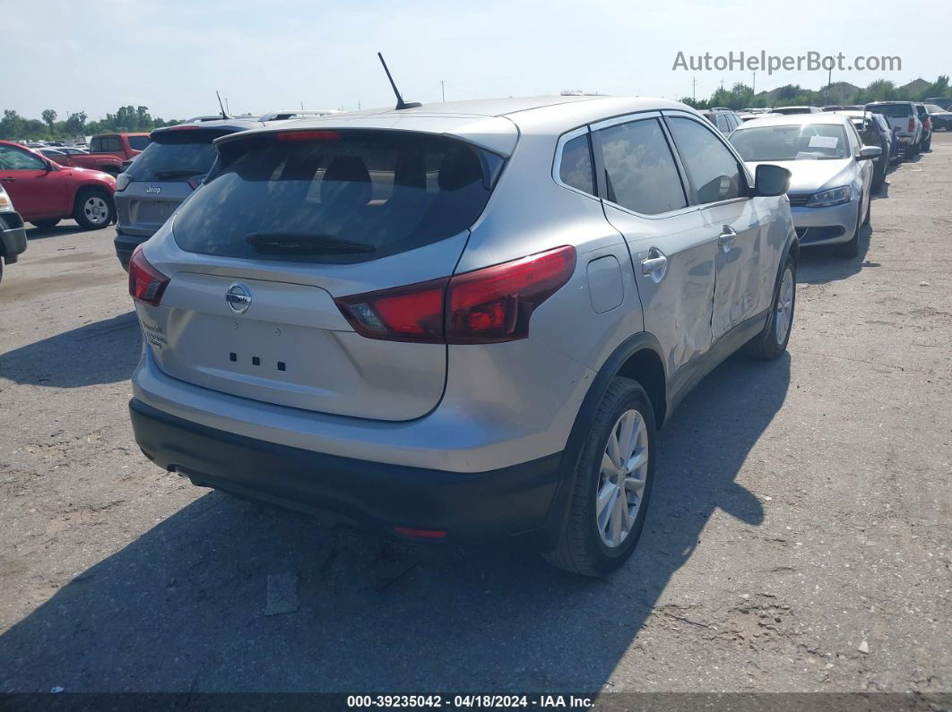 2018 Nissan Rogue Sport S Серебряный vin: JN1BJ1CP8JW160164