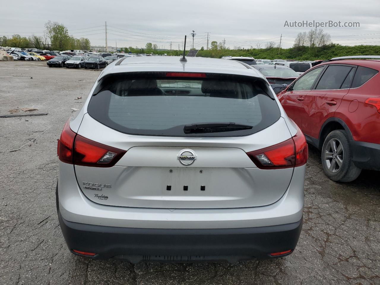 2018 Nissan Rogue Sport S Silver vin: JN1BJ1CP9JW154664