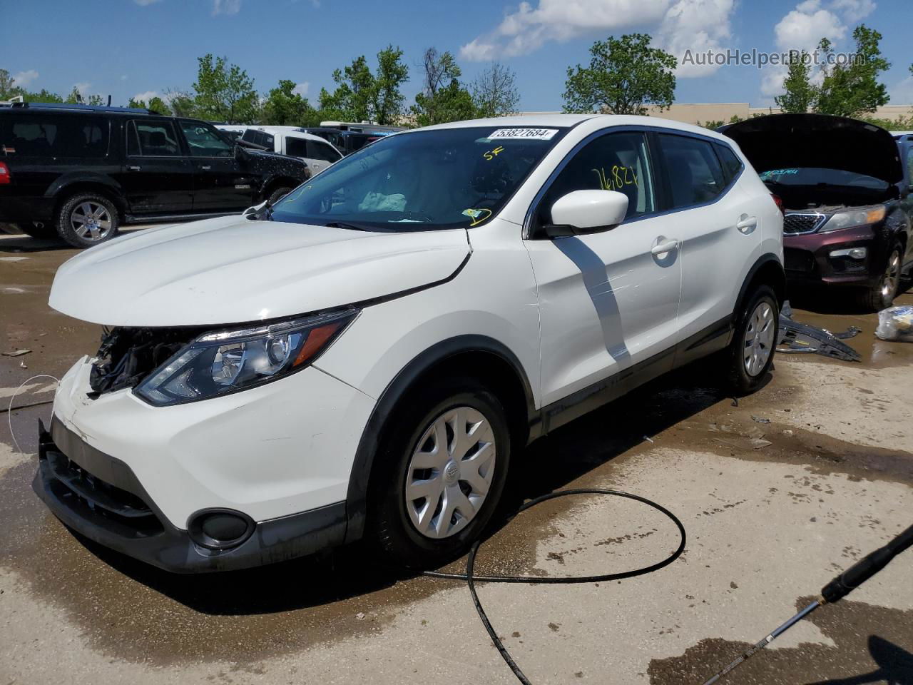 2018 Nissan Rogue Sport S Белый vin: JN1BJ1CP9JW155636