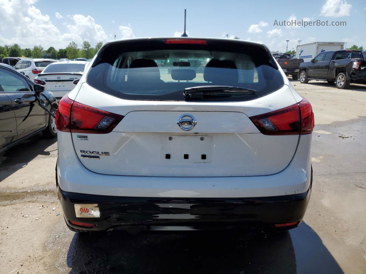 2018 Nissan Rogue Sport S White vin: JN1BJ1CP9JW155636