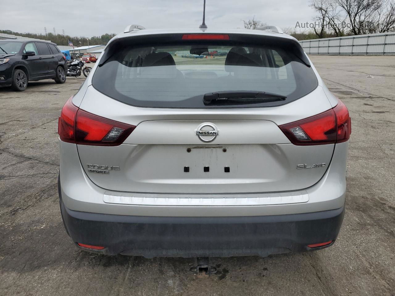 2018 Nissan Rogue Sport S Silver vin: JN1BJ1CR4JW289567