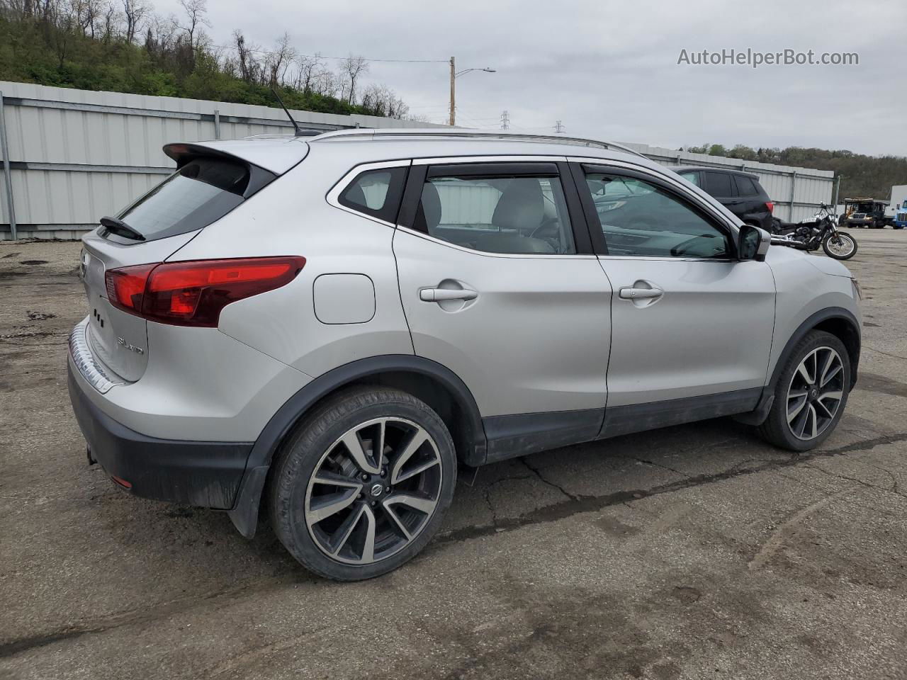 2018 Nissan Rogue Sport S Silver vin: JN1BJ1CR4JW289567