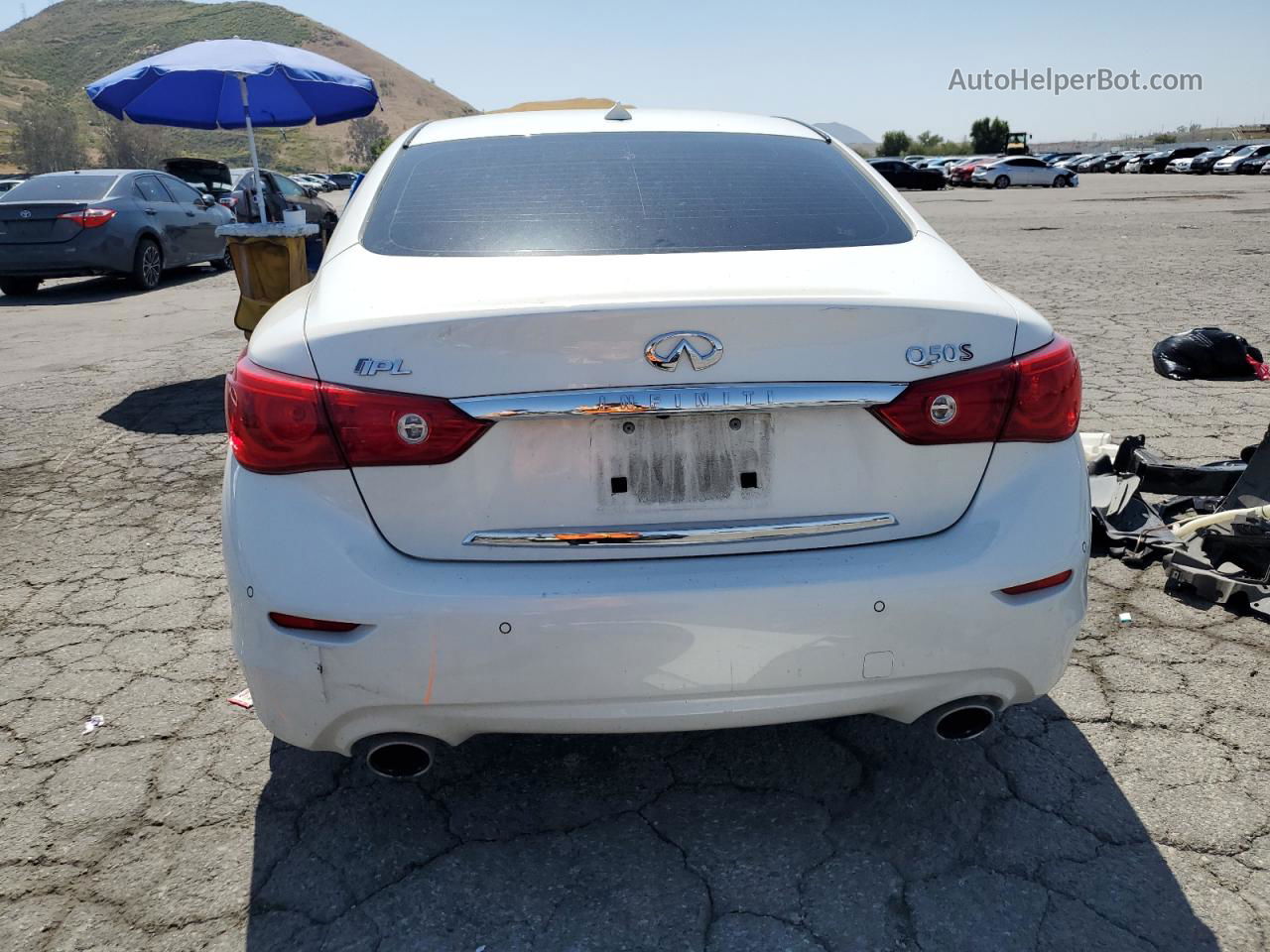 2014 Infiniti Q50 Base White vin: JN1BV7AP0EM673792