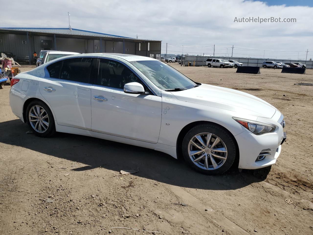 2015 Infiniti Q50 Base White vin: JN1BV7AP1FM356542