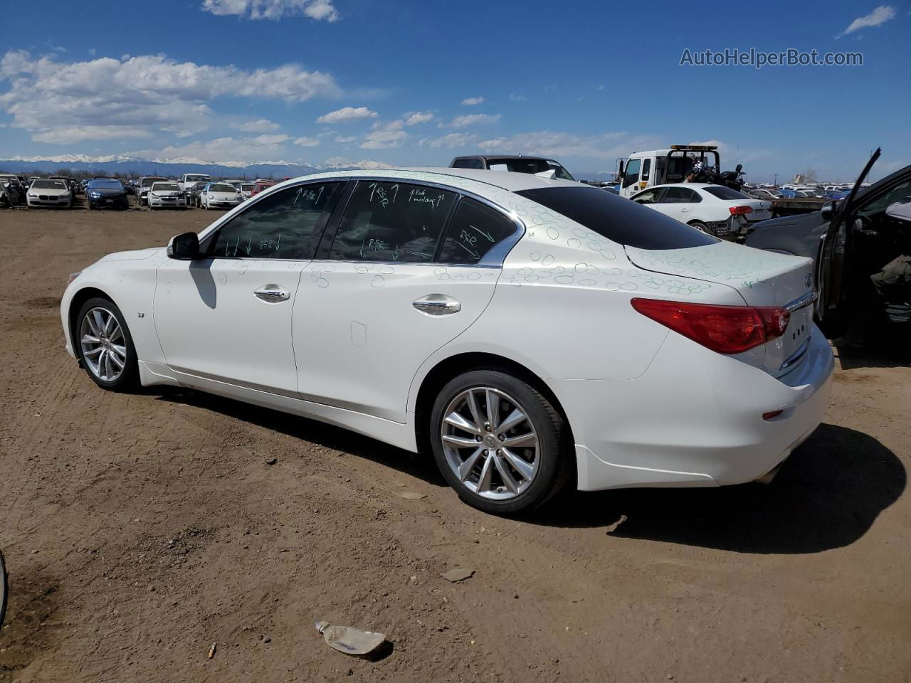 2015 Infiniti Q50 Base White vin: JN1BV7AP1FM356542