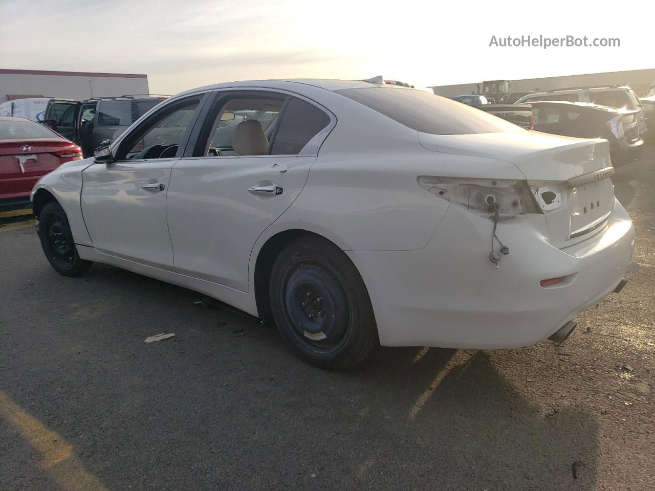 2014 Infiniti Q50 Base White vin: JN1BV7AP4EM688876