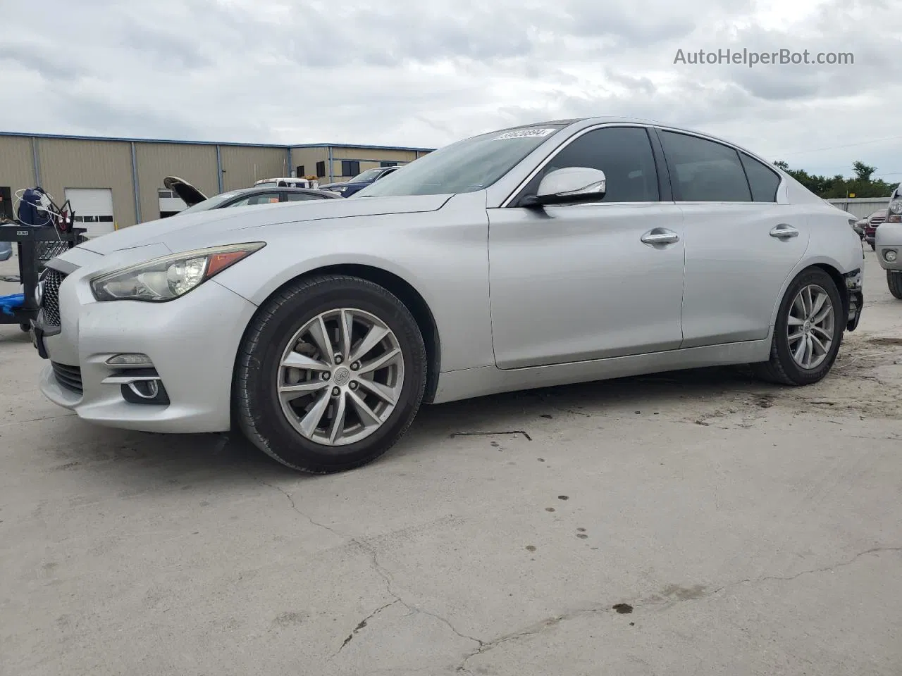 2014 Infiniti Q50 Base Серебряный vin: JN1BV7AP6EM690175