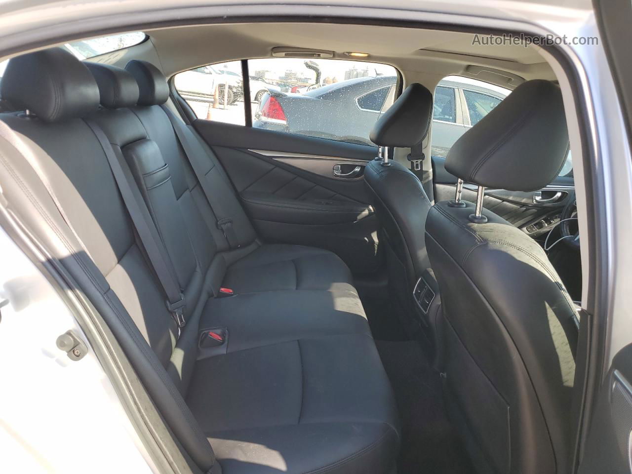 2014 Infiniti Q50 Base Серебряный vin: JN1BV7AP8EM671112