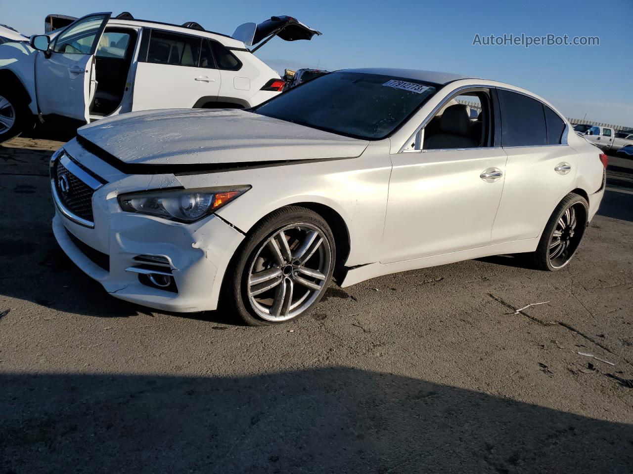 2015 Infiniti Q50 Base Белый vin: JN1BV7AP8FM331394