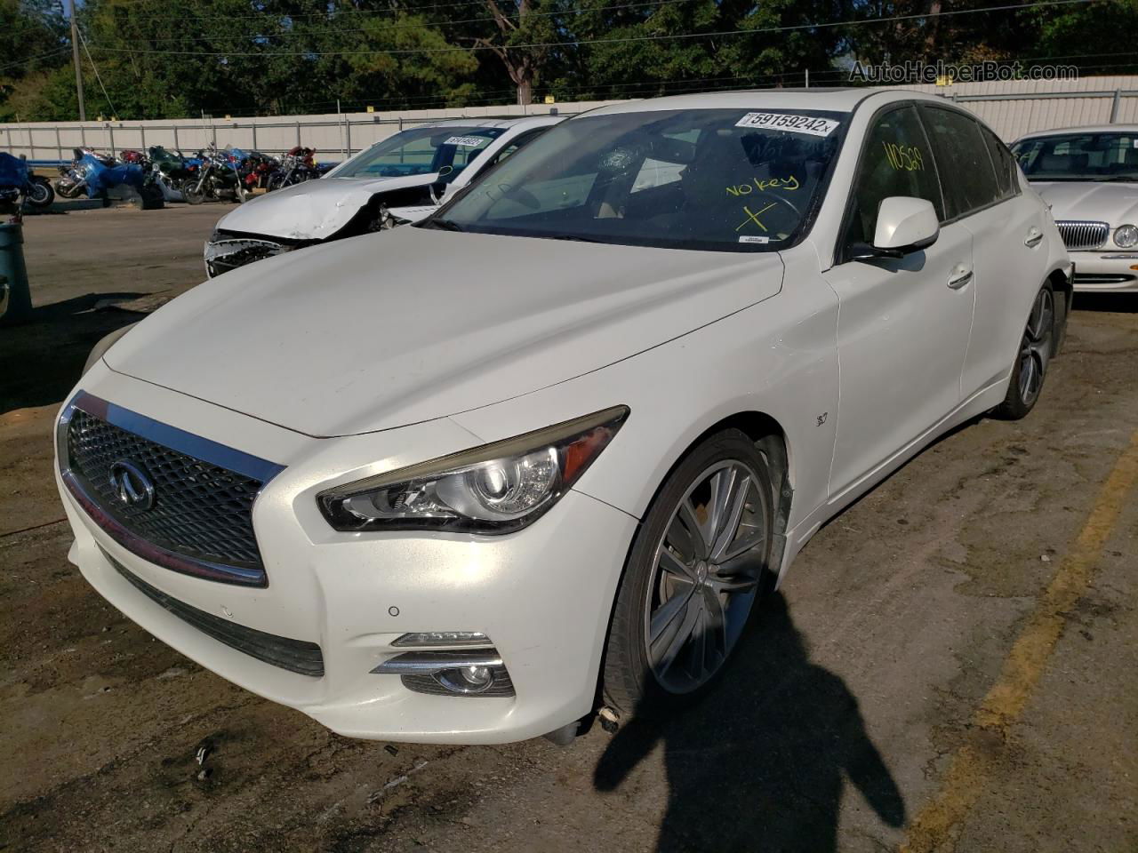 2014 Infiniti Q50 Base White vin: JN1BV7APXEM683777