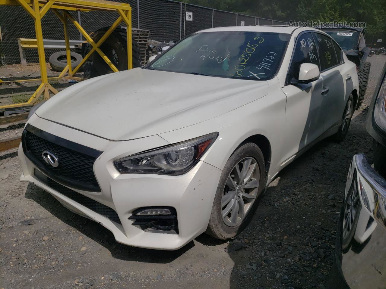 2015 Infiniti Q50 Base White vin: JN1BV7AR0FM411922