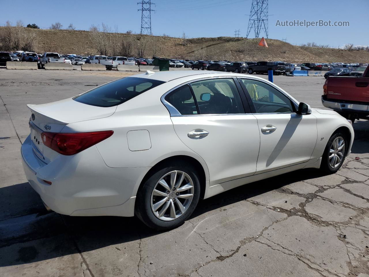 2015 Infiniti Q50 Base White vin: JN1BV7AR0FM417073