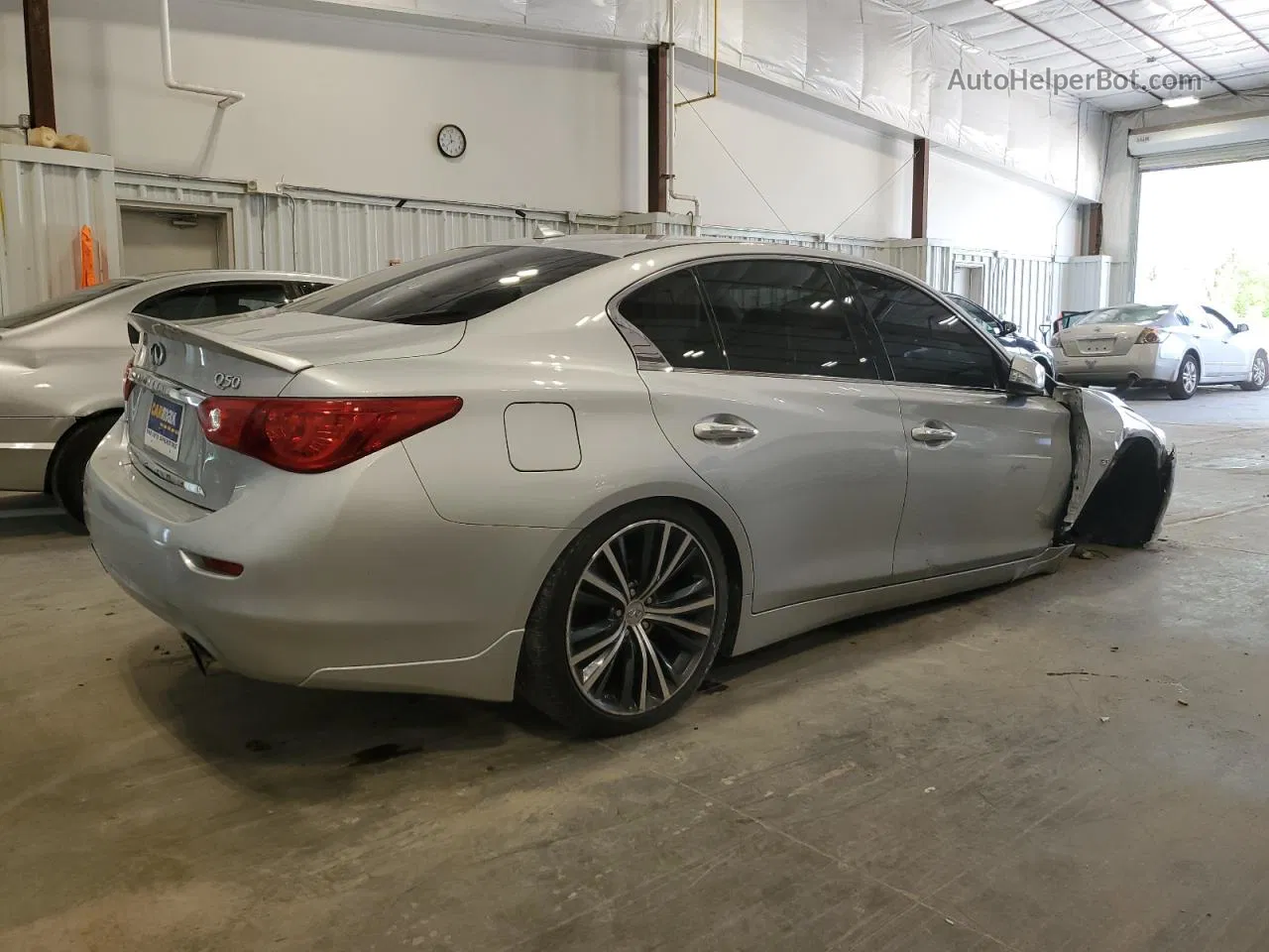 2015 Infiniti Q50 Base Серебряный vin: JN1BV7AR2FM418581