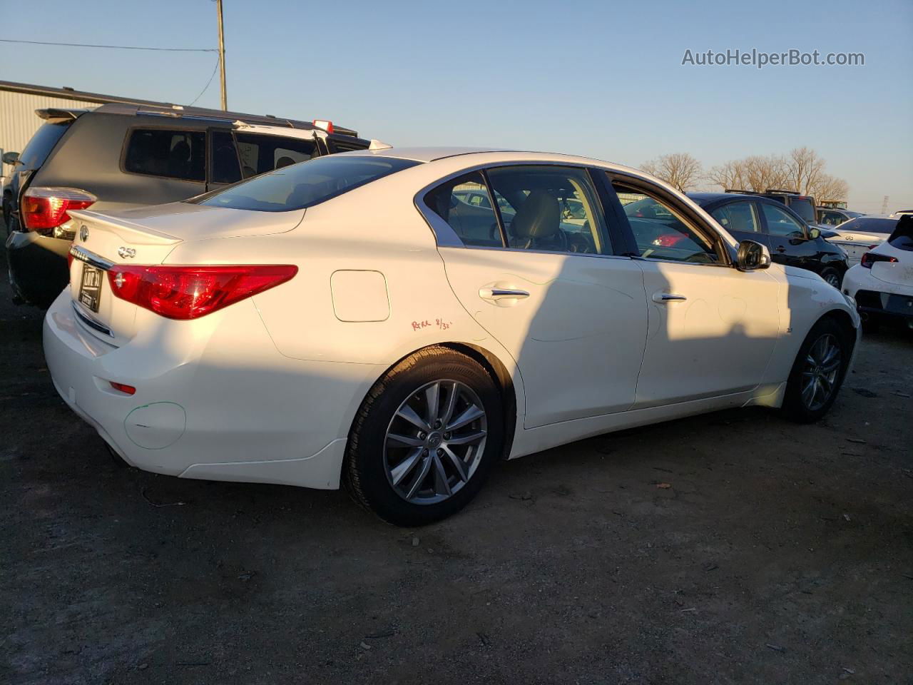 2015 Infiniti Q50 Base White vin: JN1BV7AR3FM412840