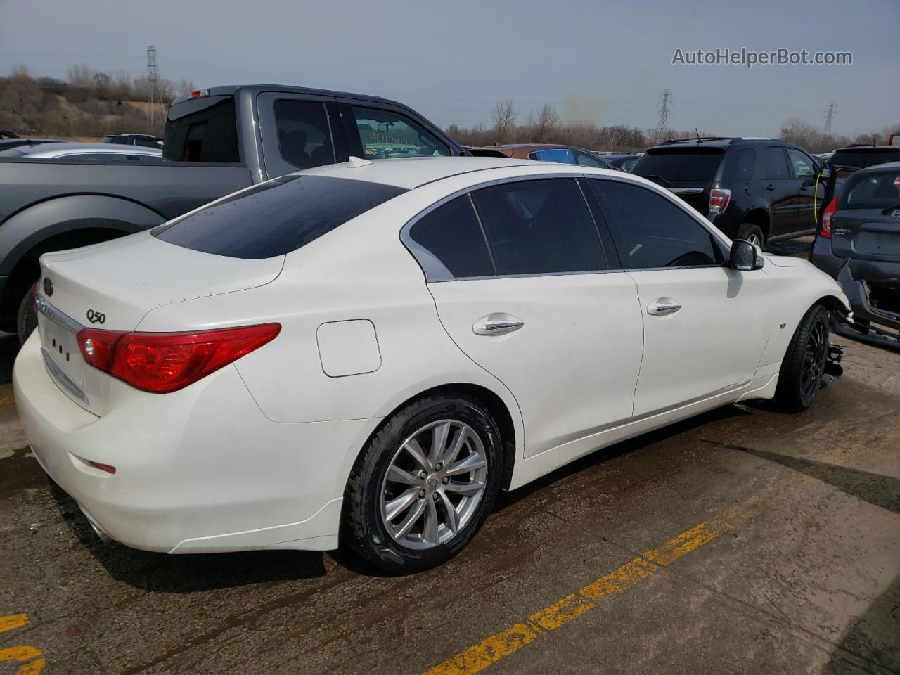 2015 Infiniti Q50 Base White vin: JN1BV7AR3FM413051