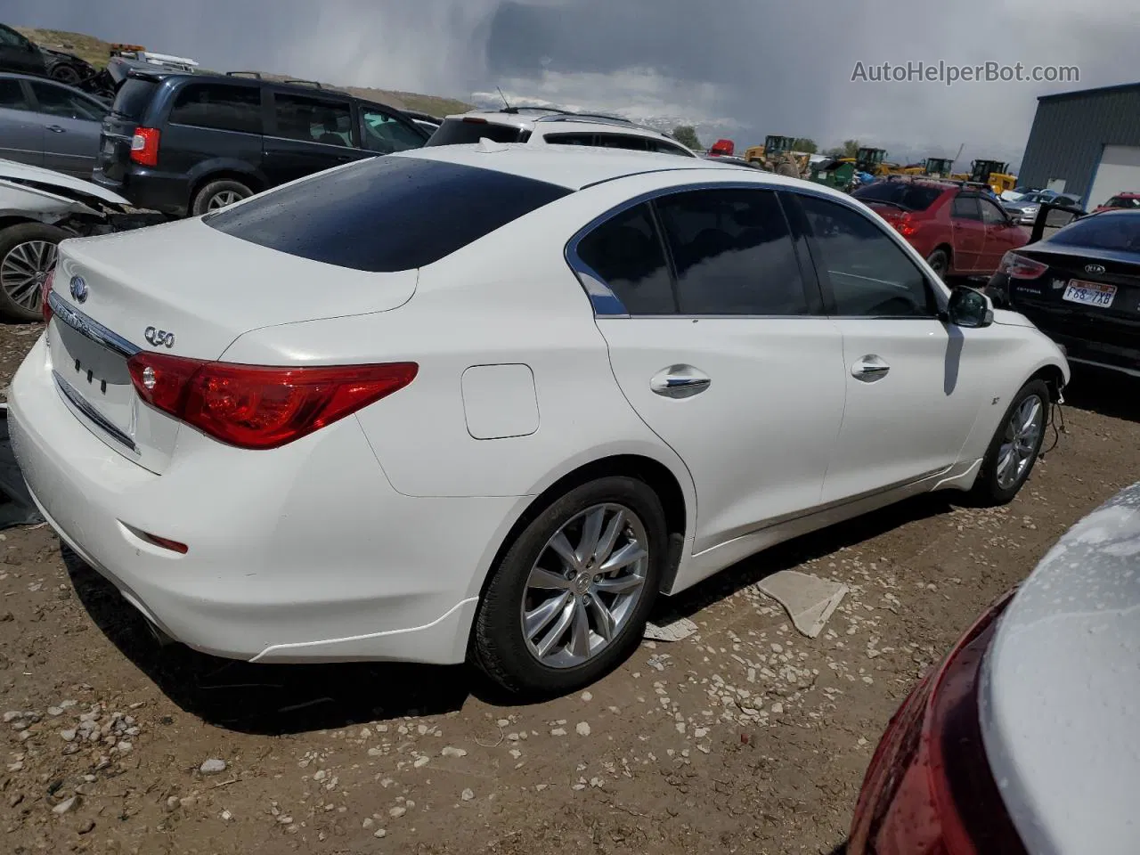 2015 Infiniti Q50 Base White vin: JN1BV7AR4FM422891