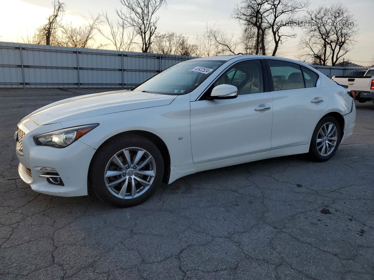 2014 Infiniti Q50 Base White vin: JN1BV7AR6EM685222