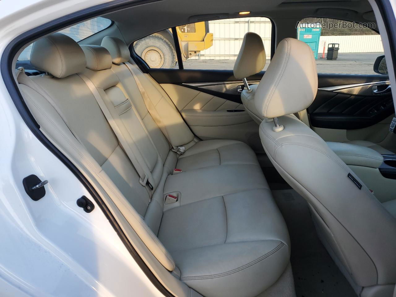 2014 Infiniti Q50 Base White vin: JN1BV7AR6EM685222