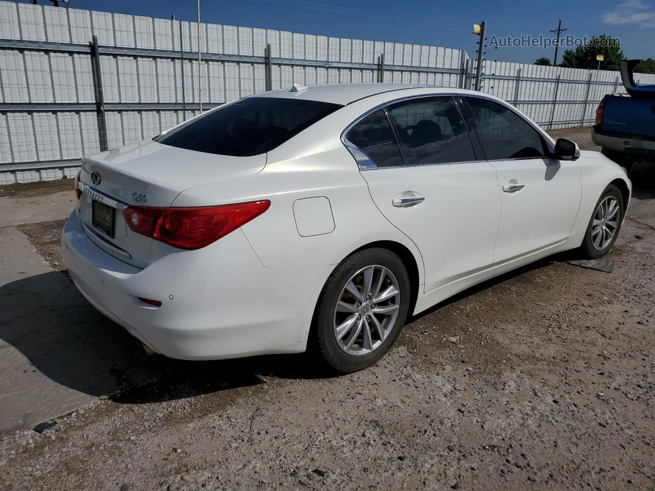 2014 Infiniti Q50 Base White vin: JN1BV7AR8EM690003