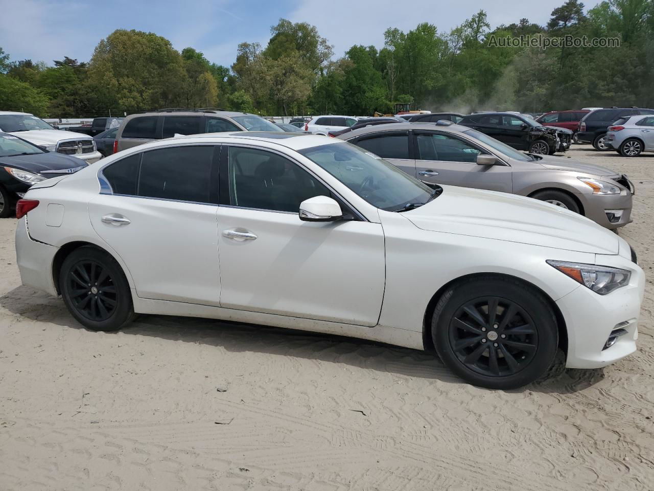 2015 Infiniti Q50 Base White vin: JN1BV7AR9FM399480