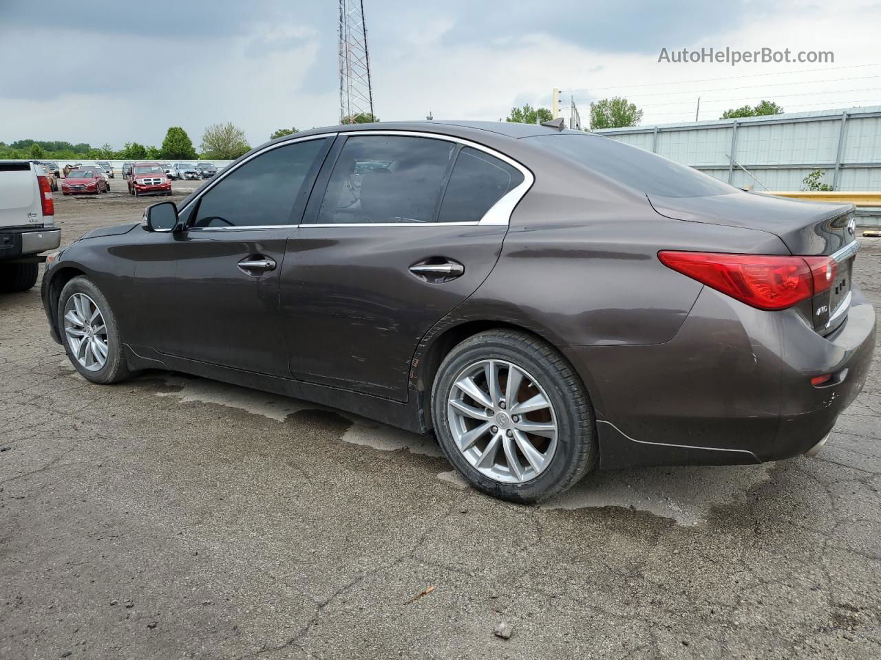 2015 Infiniti Q50 Base Коричневый vin: JN1BV7ARXFM397902