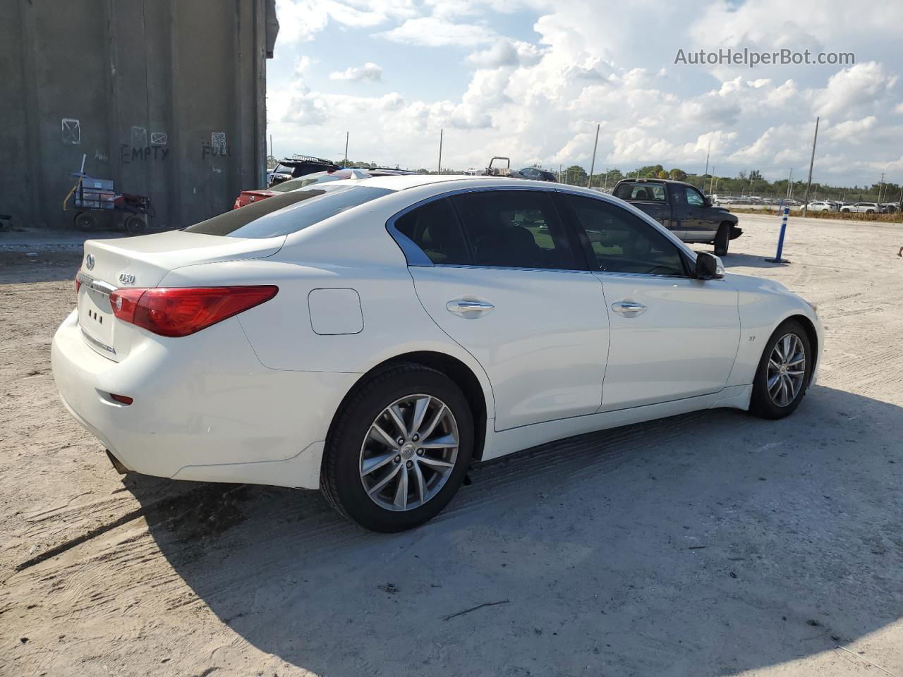 2015 Infiniti Q50 Base White vin: JN1BV7ARXFM404668