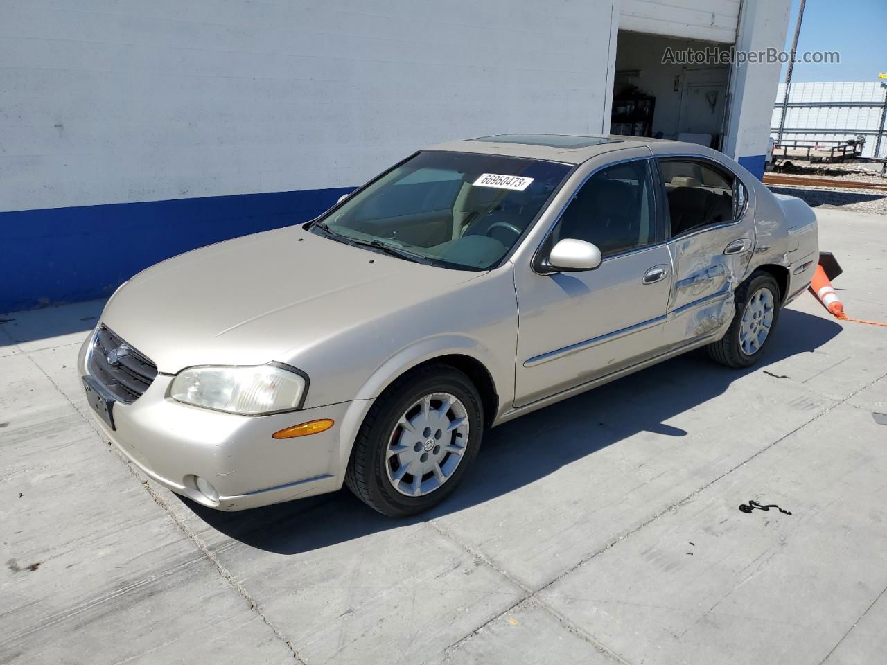 2000 Nissan Maxima Gle Tan vin: JN1CA31A1YT200966