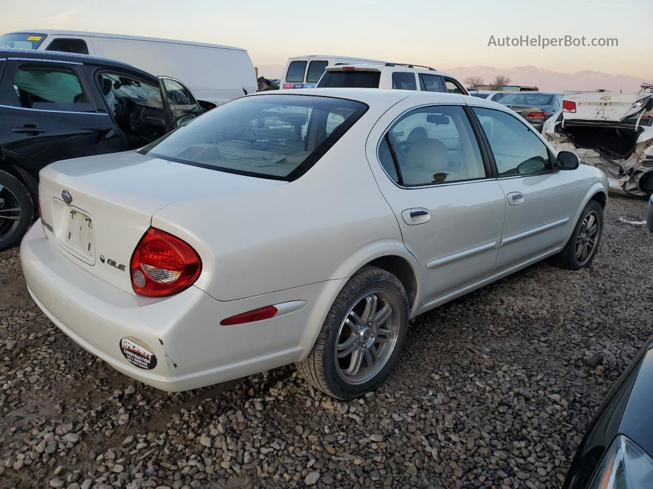 2000 Nissan Maxima Gle White vin: JN1CA31D4YT700386