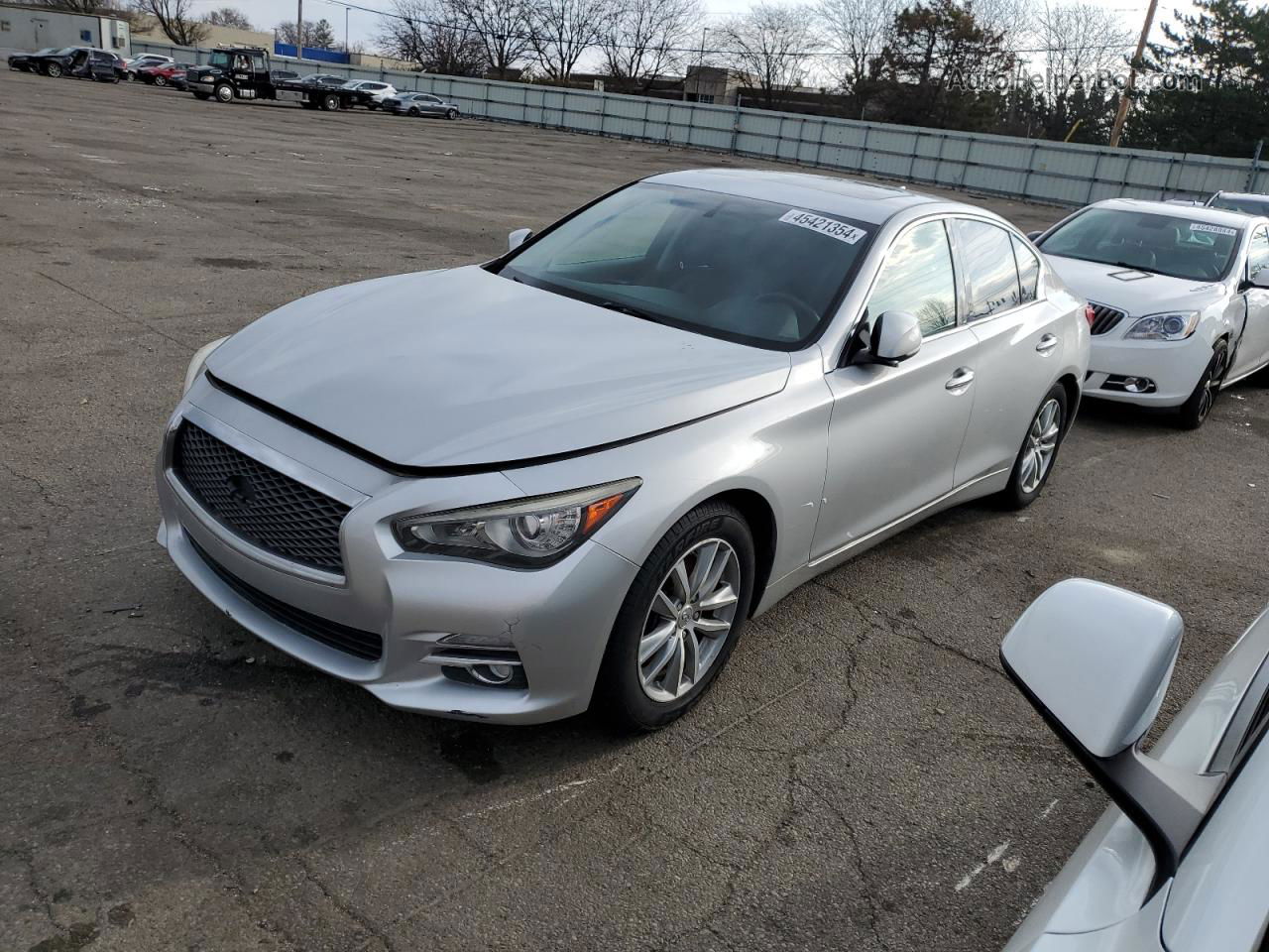 2016 Infiniti Q50 Base Серебряный vin: JN1CV7AR9GM250993