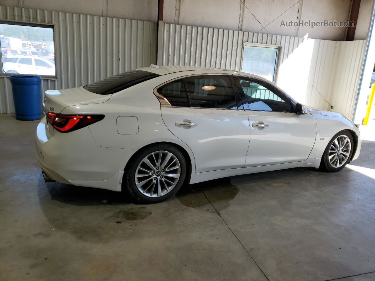 2018 Infiniti Q50 Luxe White vin: JN1EV7AP3JM352921