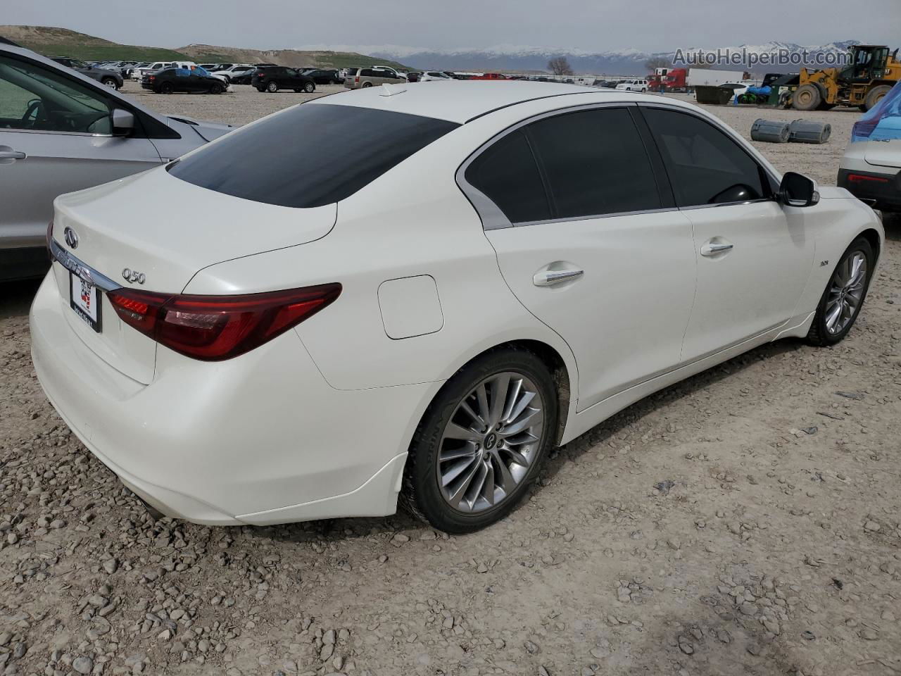 2018 Infiniti Q50 Luxe Белый vin: JN1EV7AP4JM352216