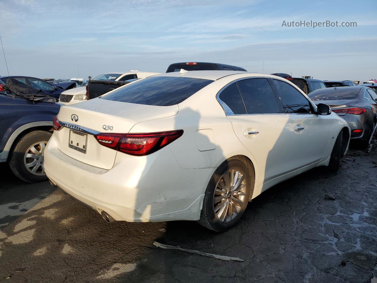 2019 Infiniti Q50 Luxe Белый vin: JN1EV7AP4KM542387