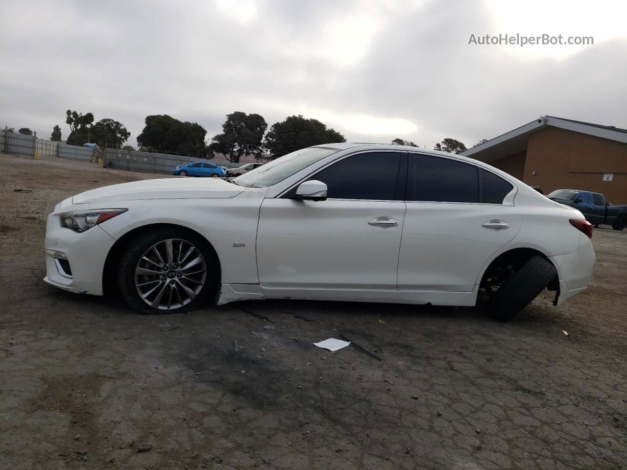 2018 Infiniti Q50 Luxe Белый vin: JN1EV7AP5JM356744