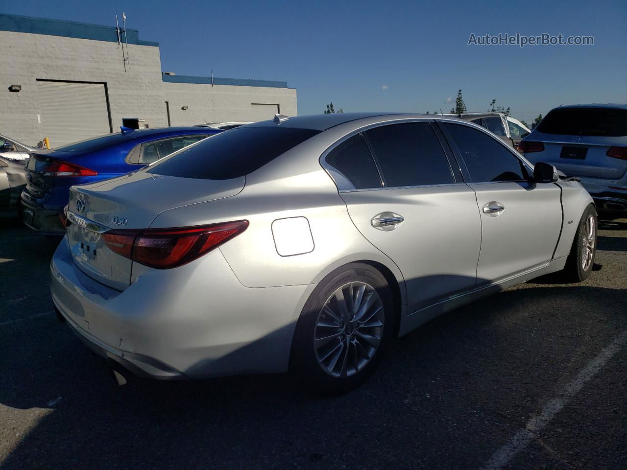 2018 Infiniti Q50 Luxe Серебряный vin: JN1EV7AP7JM366496