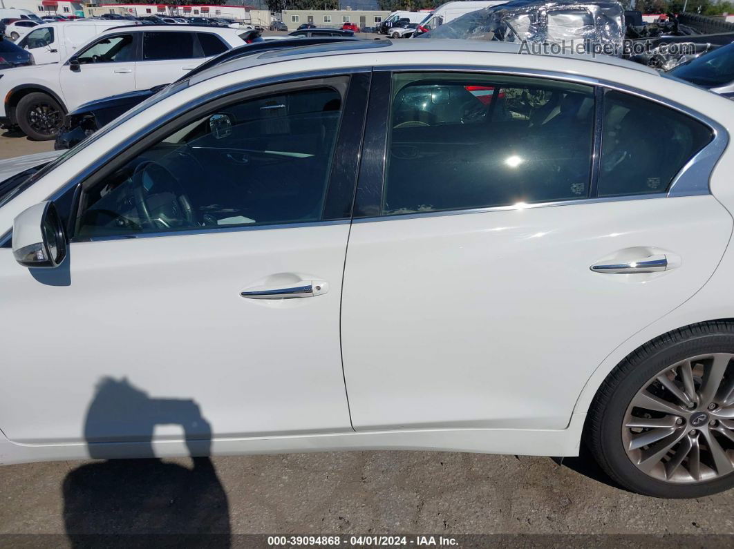 2018 Infiniti Q50 3.0t Luxe White vin: JN1EV7AP7JM592358