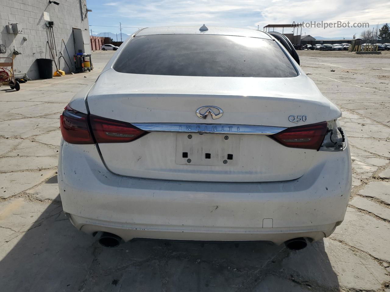 2018 Infiniti Q50 Luxe White vin: JN1EV7AP8JM356687