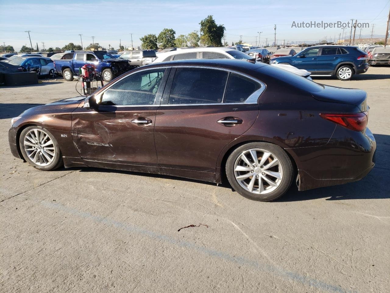 2018 Infiniti Q50 Luxe Коричневый vin: JN1EV7APXJM359977