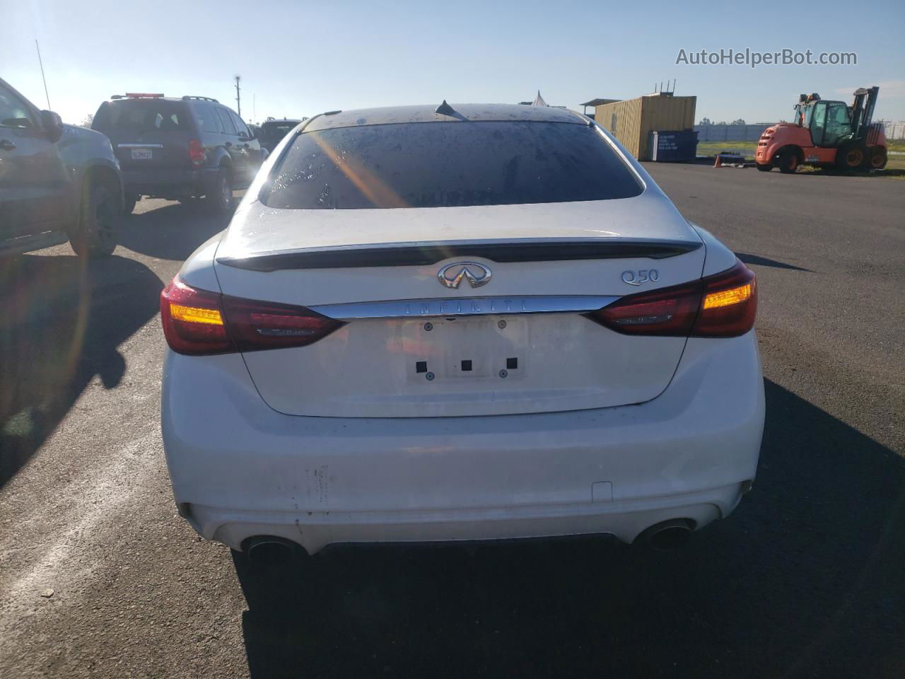 2019 Infiniti Q50 Luxe White vin: JN1EV7APXKM513959