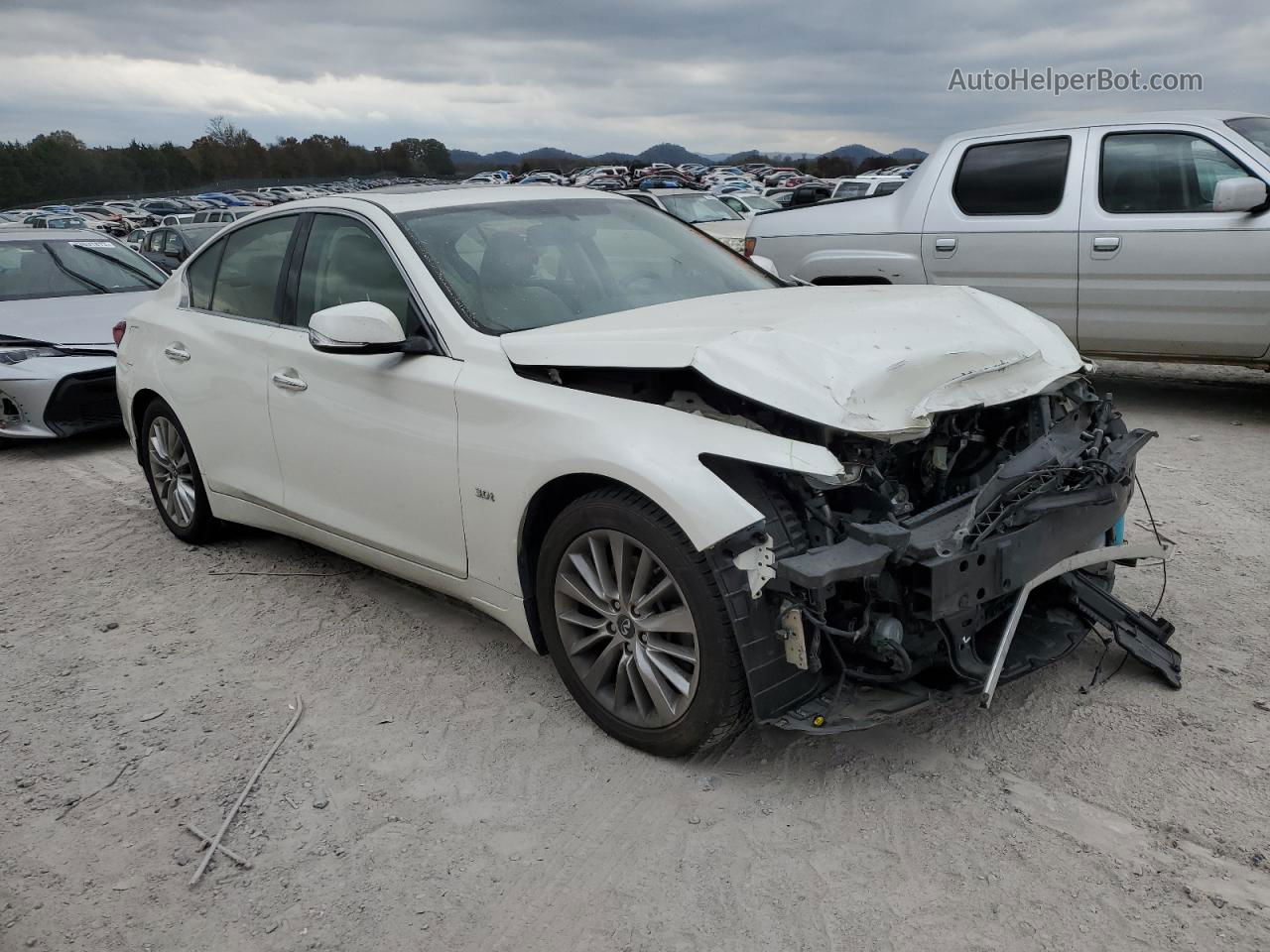 2018 Infiniti Q50 Luxe Белый vin: JN1EV7AR1JM435104