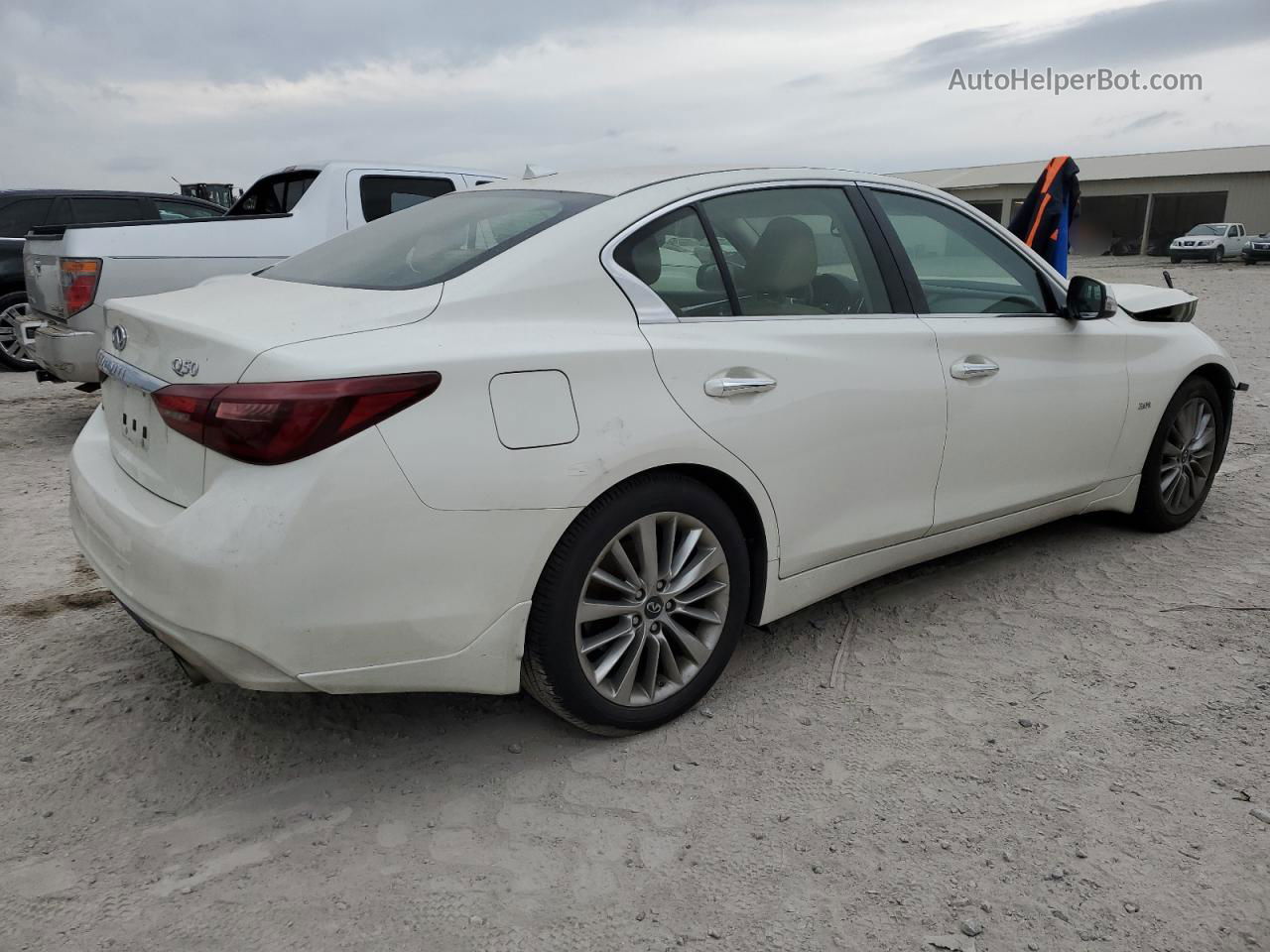 2018 Infiniti Q50 Luxe Белый vin: JN1EV7AR1JM435104