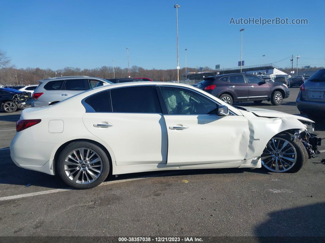 2019 Infiniti Q50 3.0t Luxe White vin: JN1EV7AR2KM555592