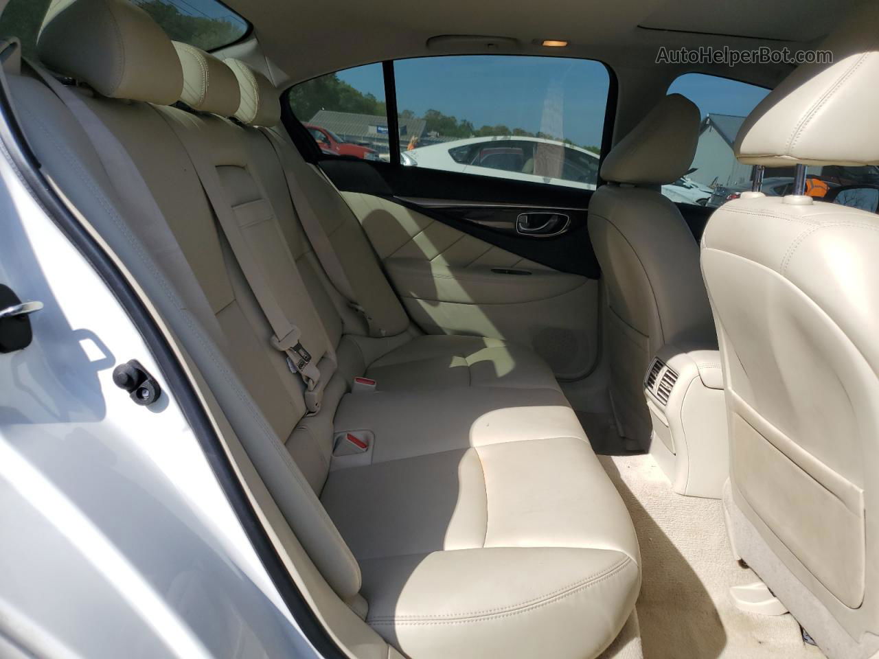 2018 Infiniti Q50 Luxe White vin: JN1EV7AR5JM439155