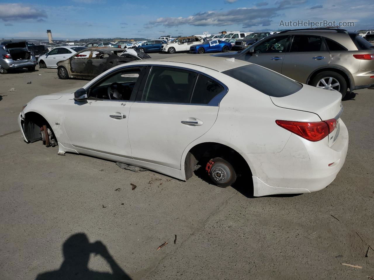 2016 Infiniti Q50 Premium White vin: JN1EV7AR6GM343043