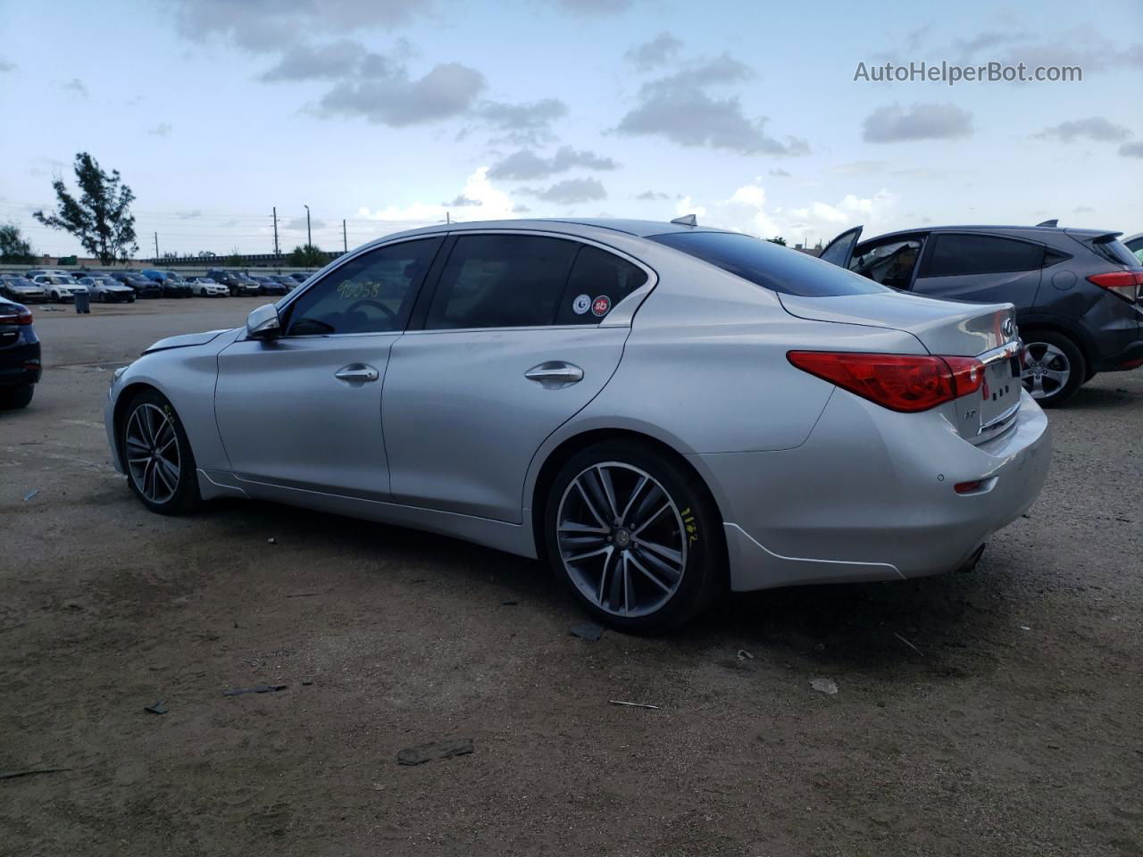 2016 Infiniti Q50 Premium Серебряный vin: JN1EV7AR8GM343450