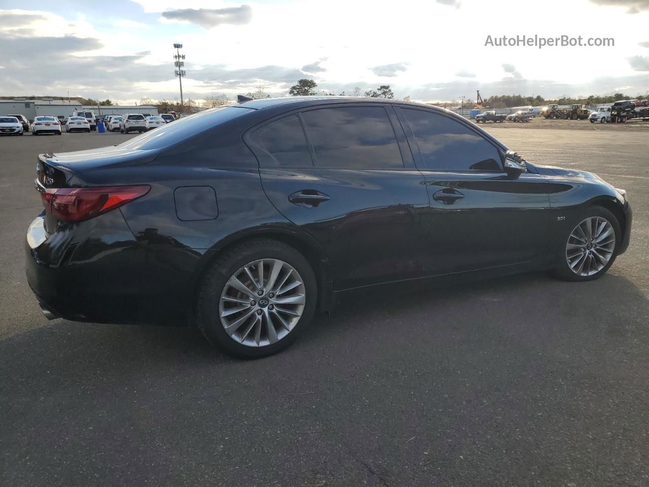 2019 Infiniti Q50 Luxe Черный vin: JN1EV7AR8KM554401