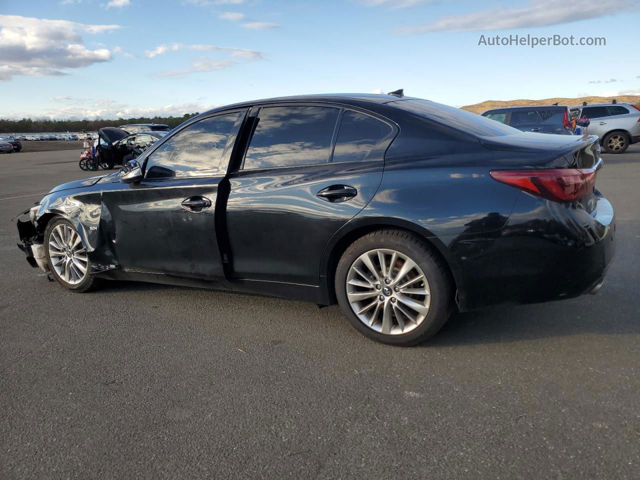 2019 Infiniti Q50 Luxe Черный vin: JN1EV7AR8KM554401