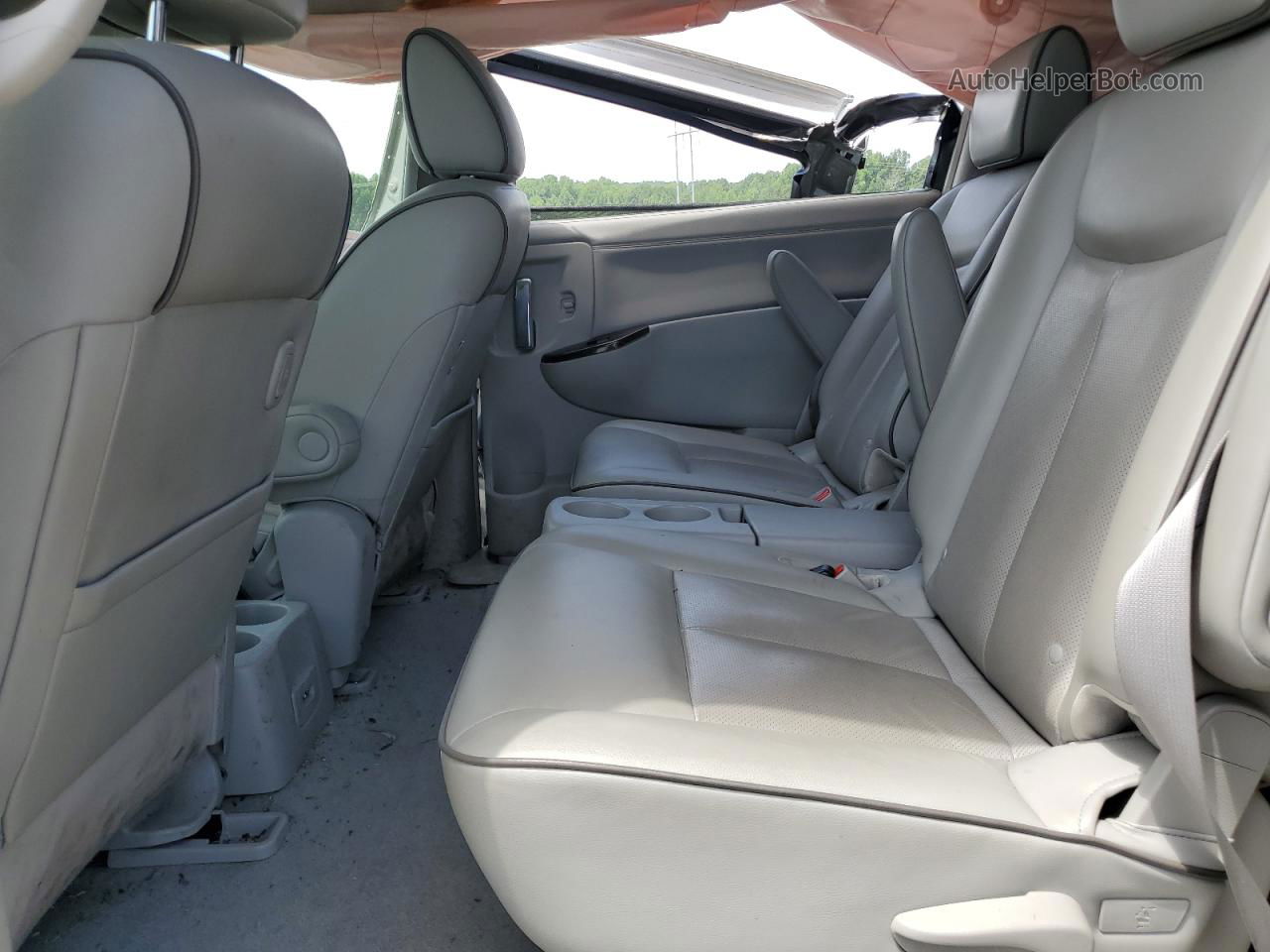 2015 Nissan Quest S Серебряный vin: JN8AE2KP1F9125867