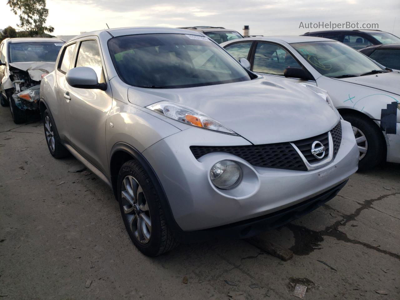 2014 Nissan Juke S Silver vin: JN8AF5MR0ET360310