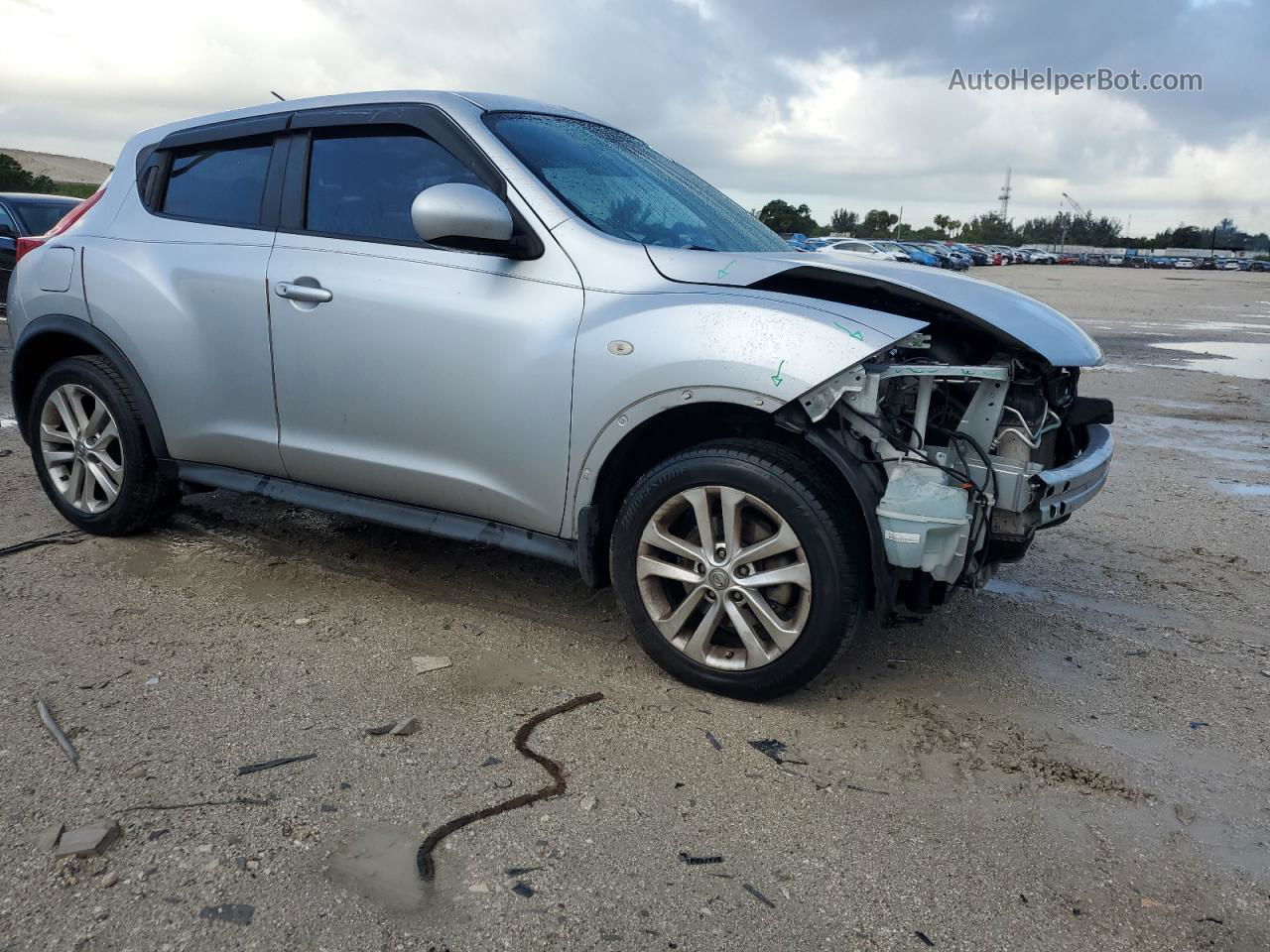 2014 Nissan Juke S Silver vin: JN8AF5MR1ET454308